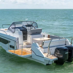 Beneteau Flyer 9 Sundeck de alquiler con patrón